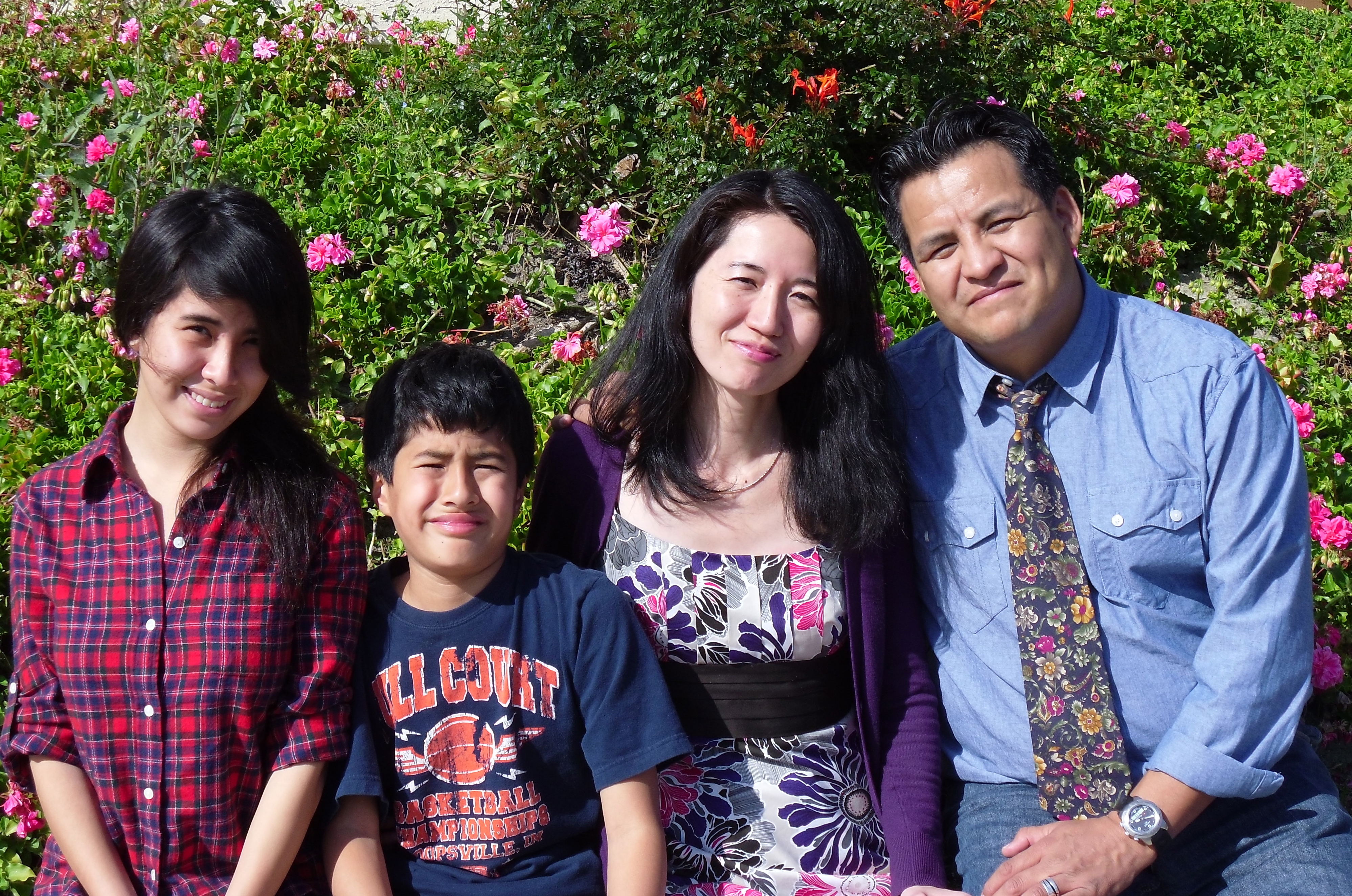 Issaid & Mie with their kids
