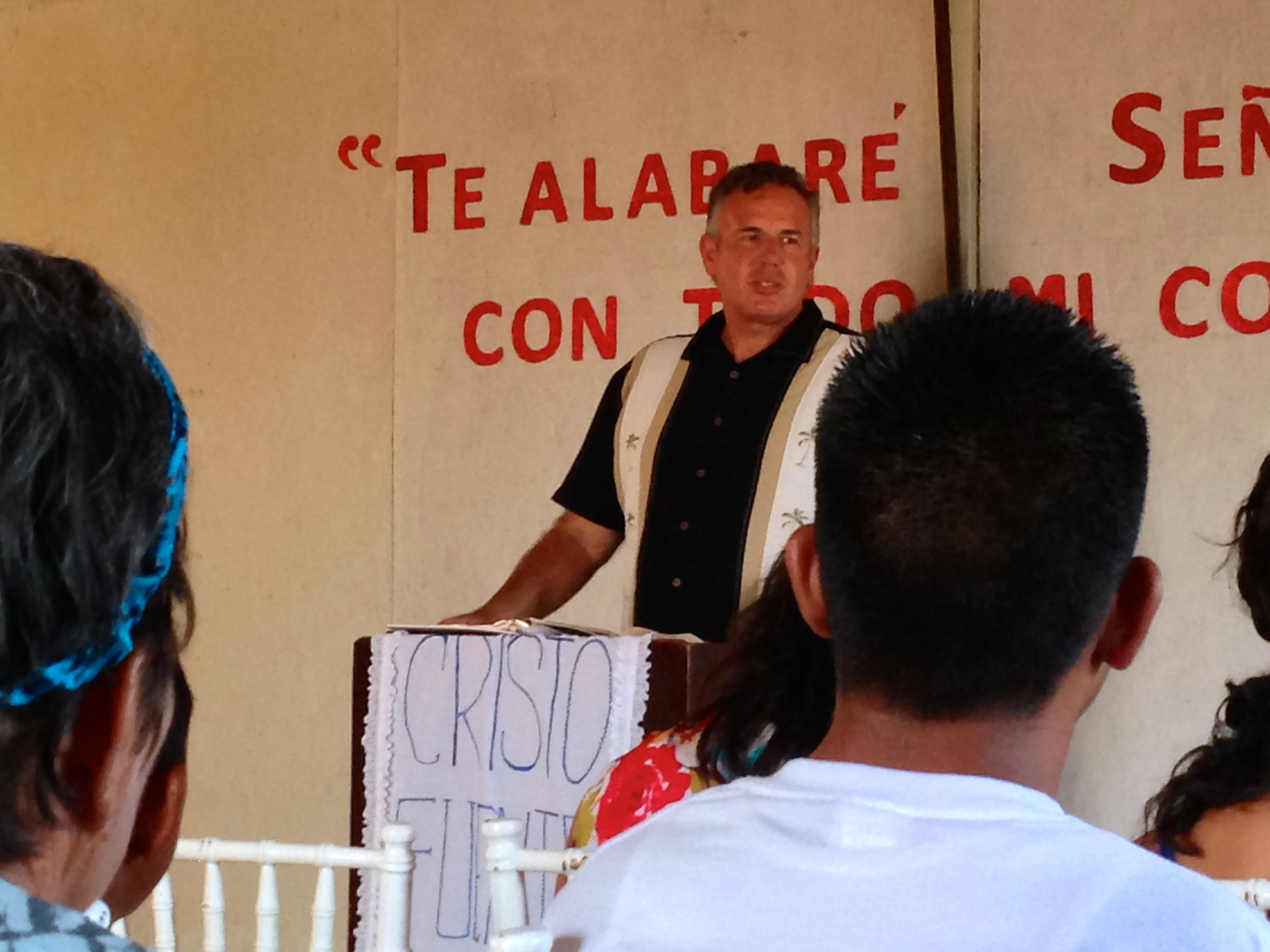 Dave preaching at the Fuente de Vida mission church