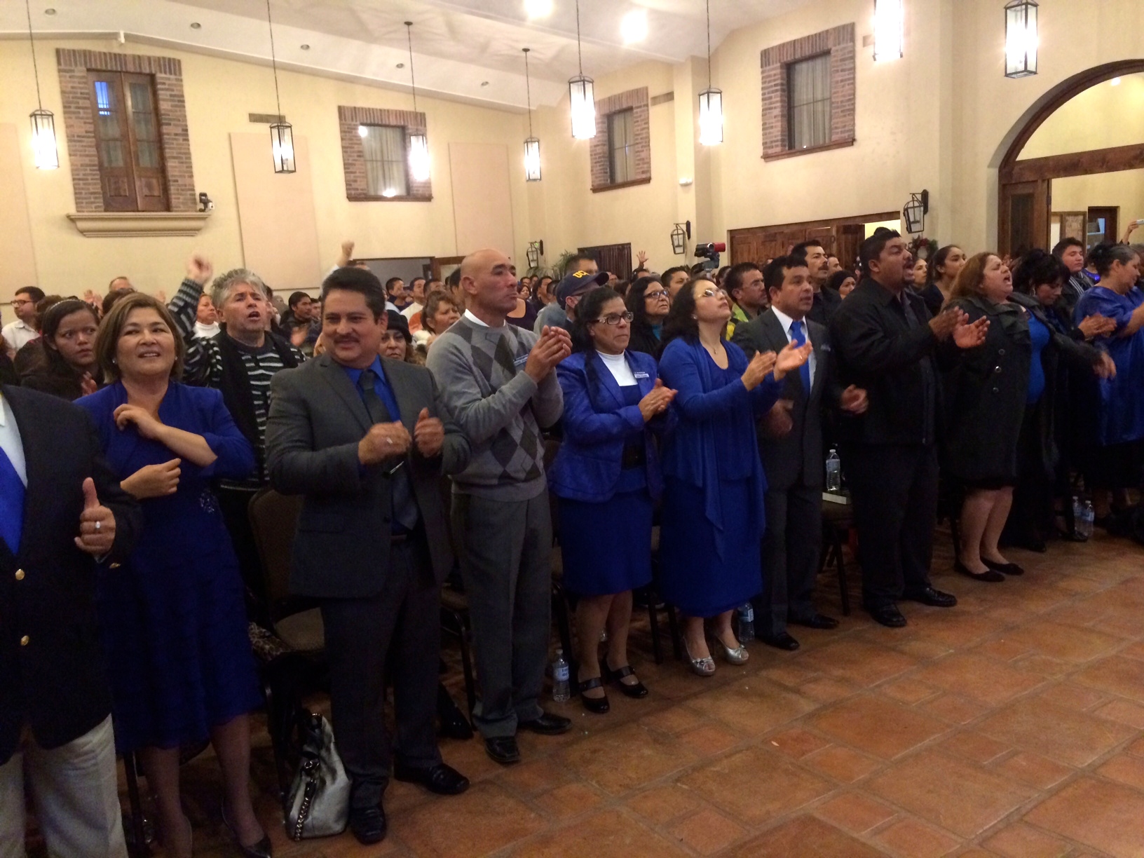 Worship with our friends from Lo Mejor del Trigo - A wonderful celebration!