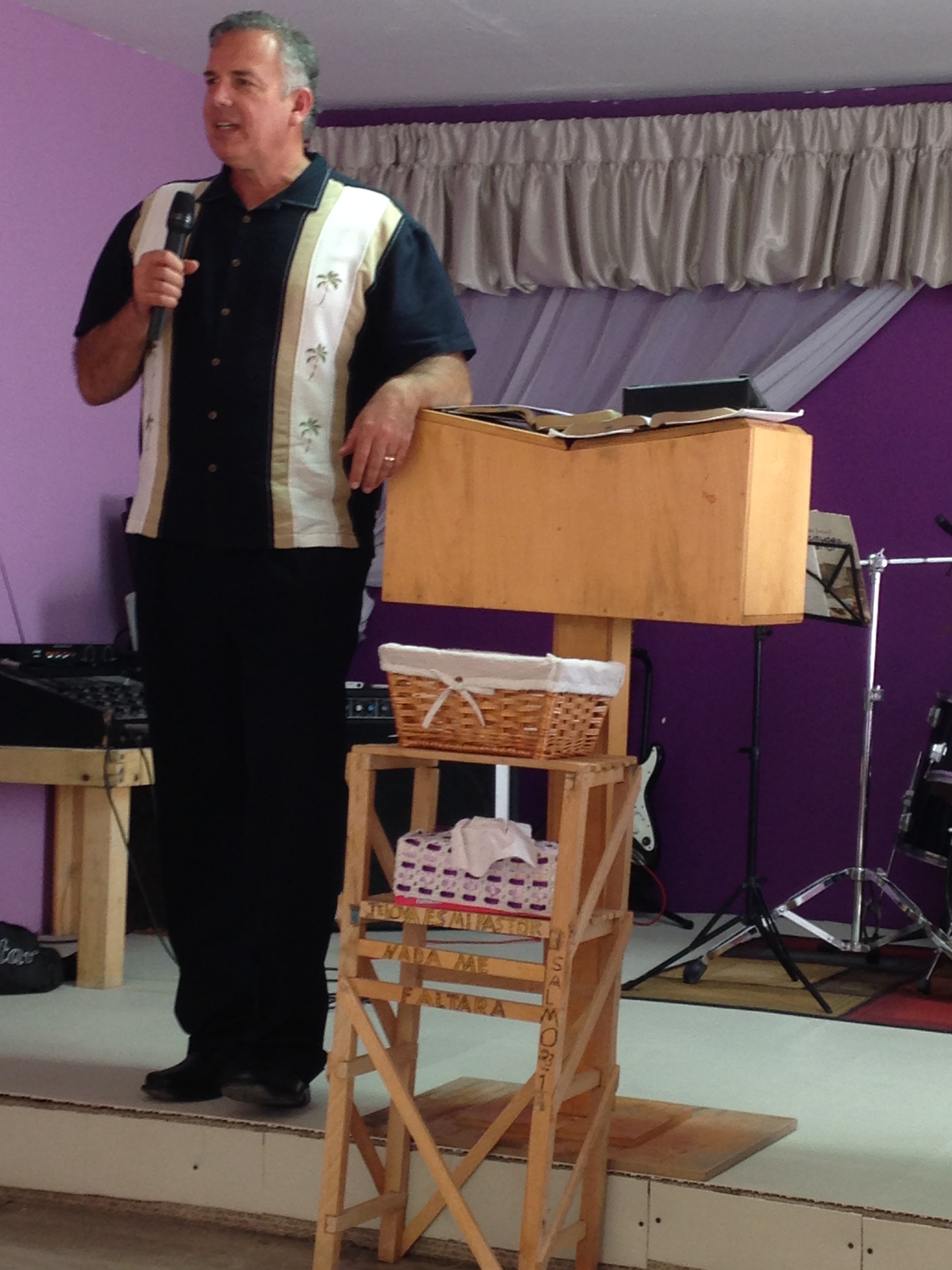Dave Preaching at Lo Mejor del Trigo - Terrazas