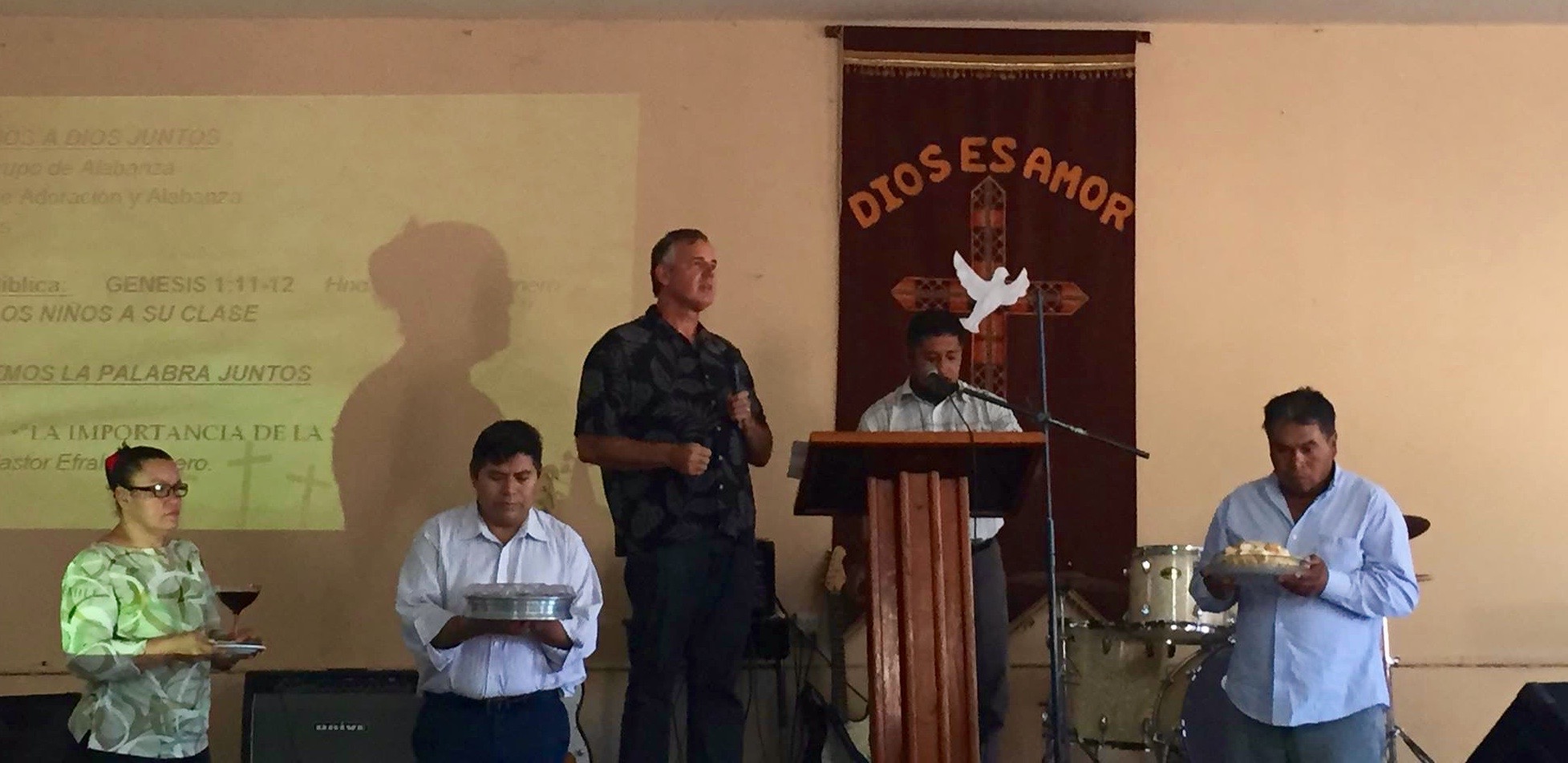 Celebrating the Lord's Supper at Dios es Amor