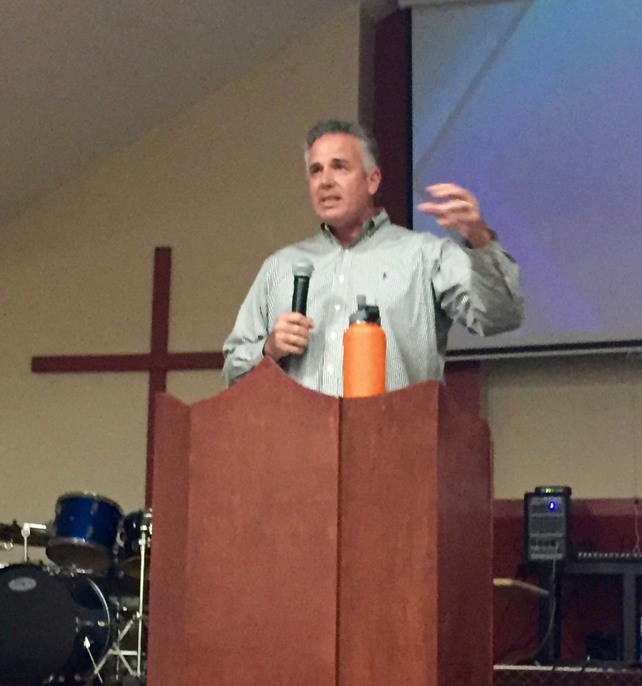 Dave preaching at Ministerios Transformation in La Morita Tijuana