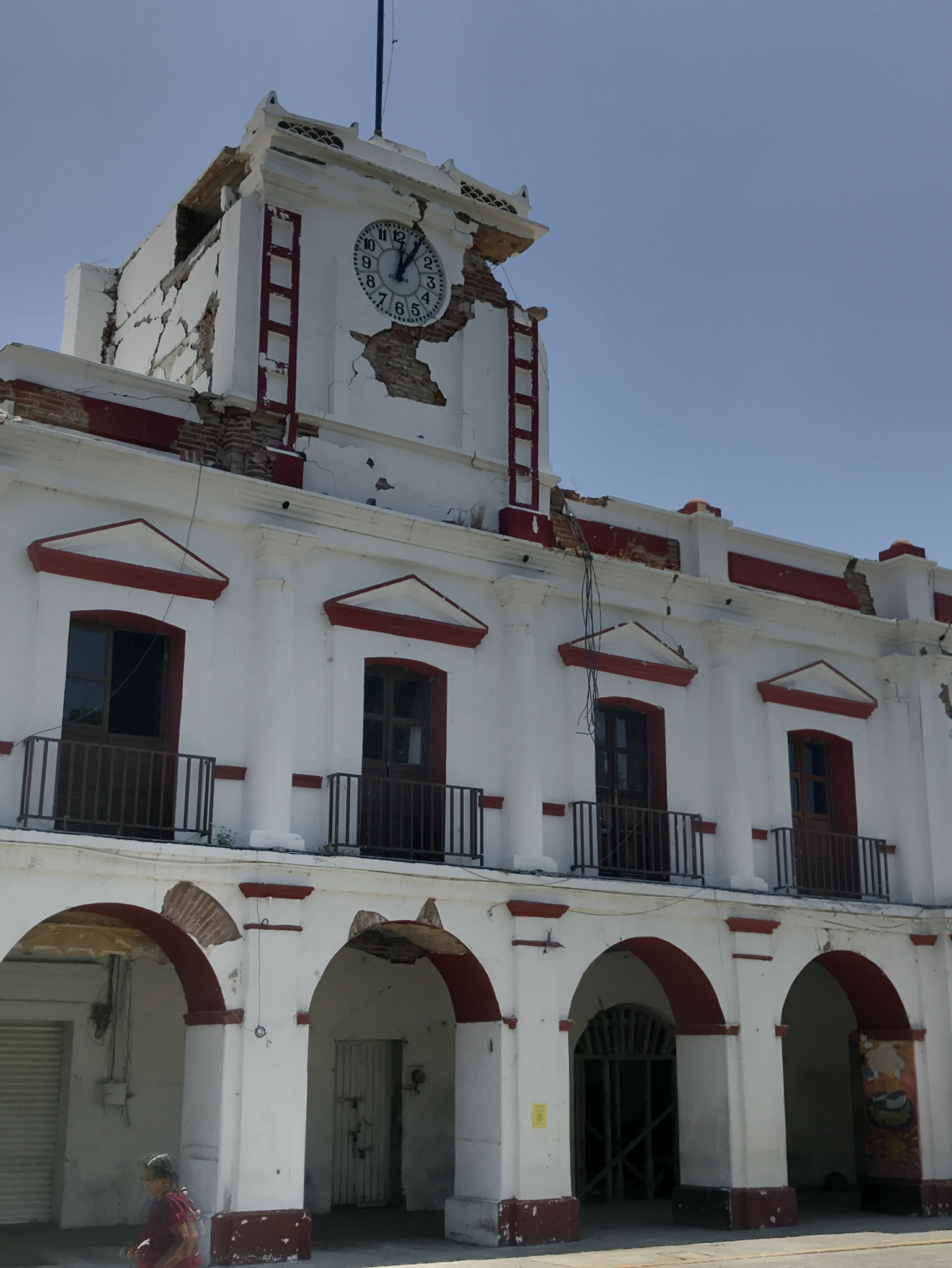 A government building on the town square of Juchitán that was damaged