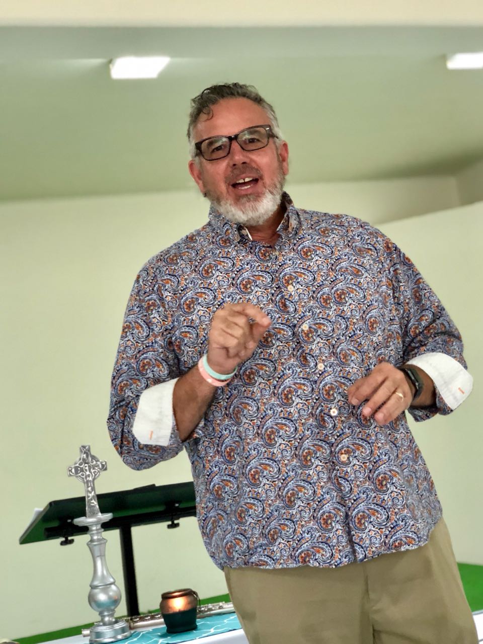 Dave preaching at Renuevo