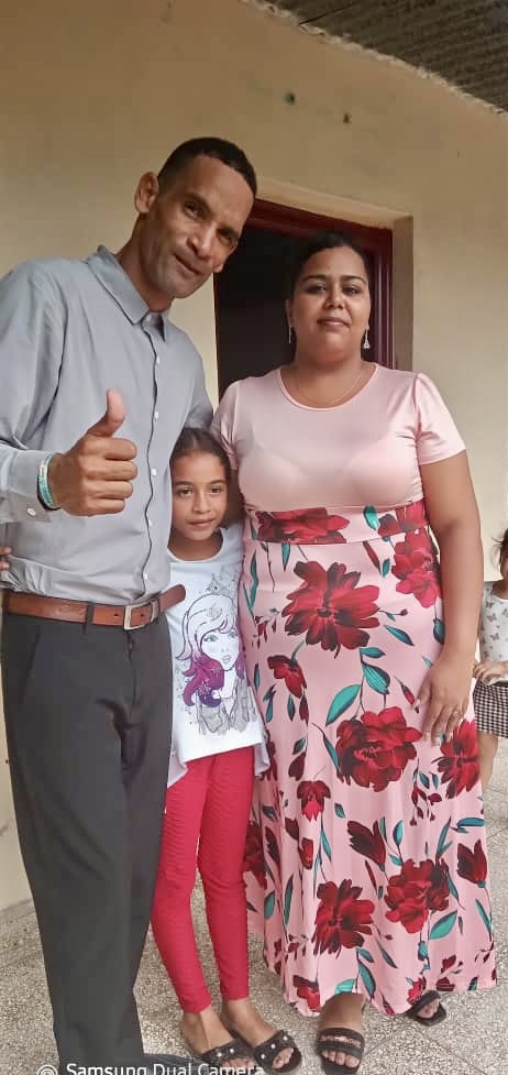 Pastor Dunesky and Deneisy with their daughter 