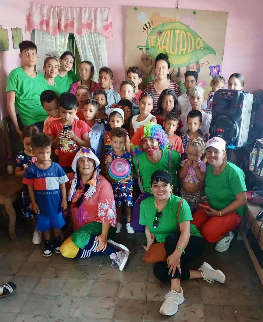 Yaima and her team going to a small church to minister the children at a VBS.