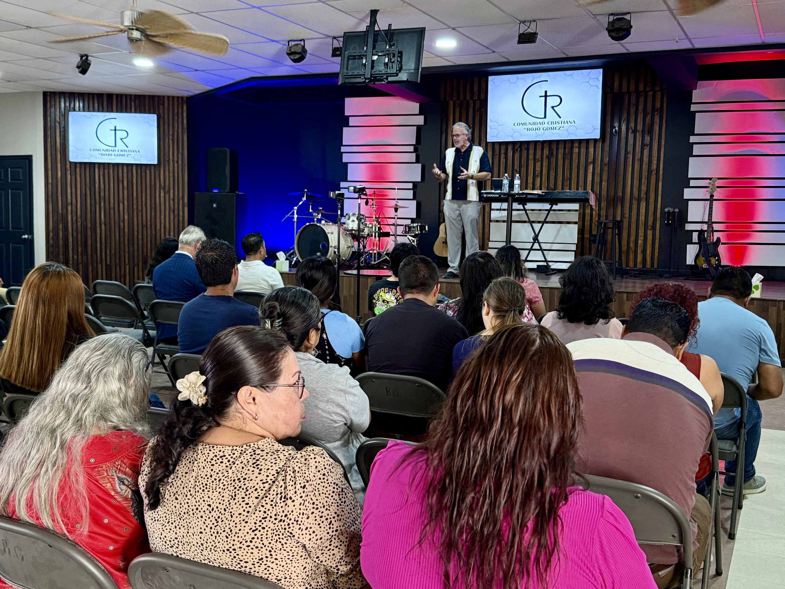 Dave preaching at Rojo Gomez Church