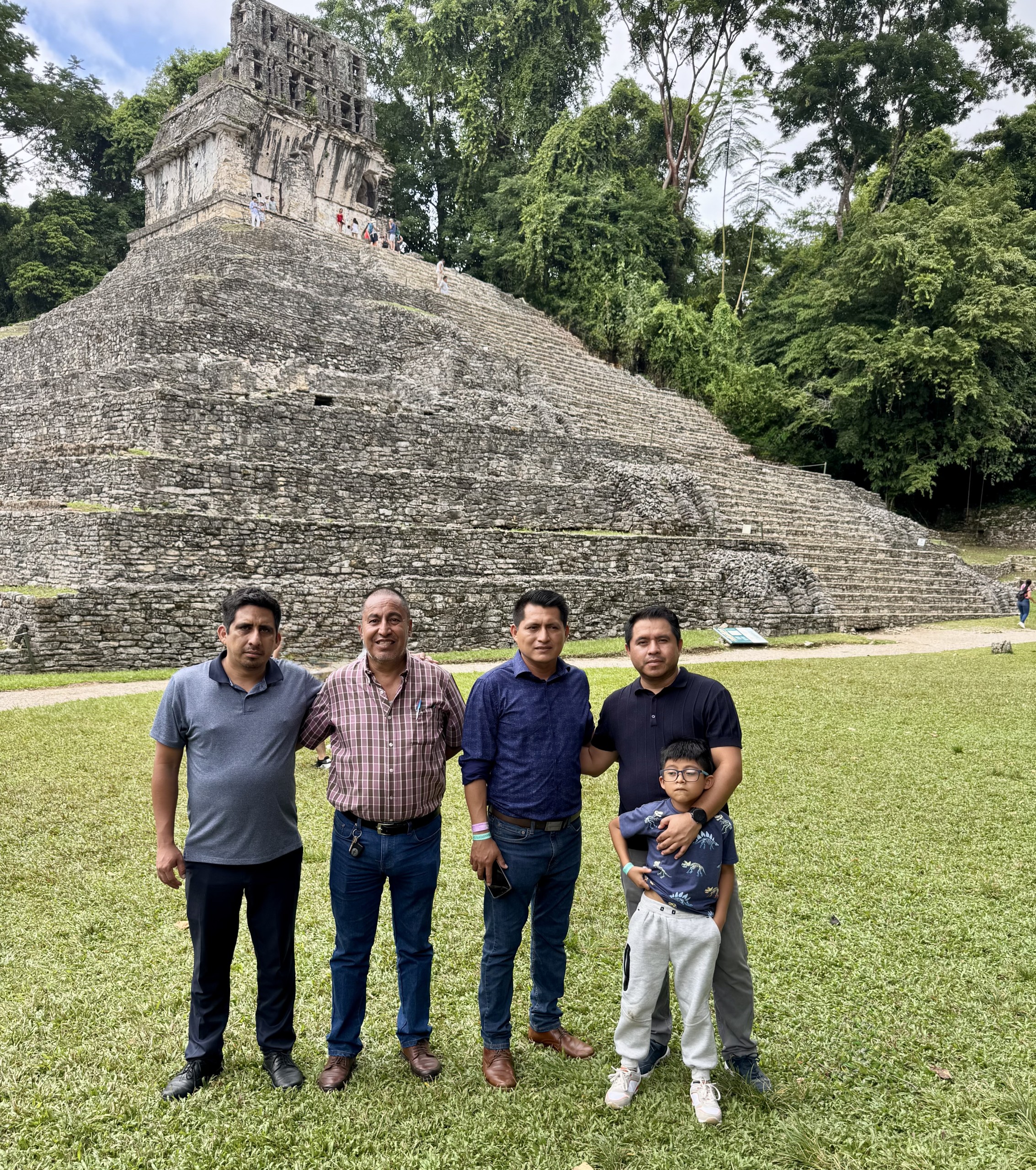 Noe, Enrique, Tomas, Marco and is son Ithan.