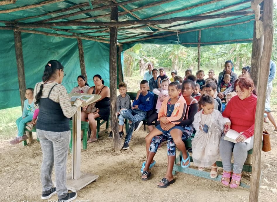 Teaching the children about Jesus