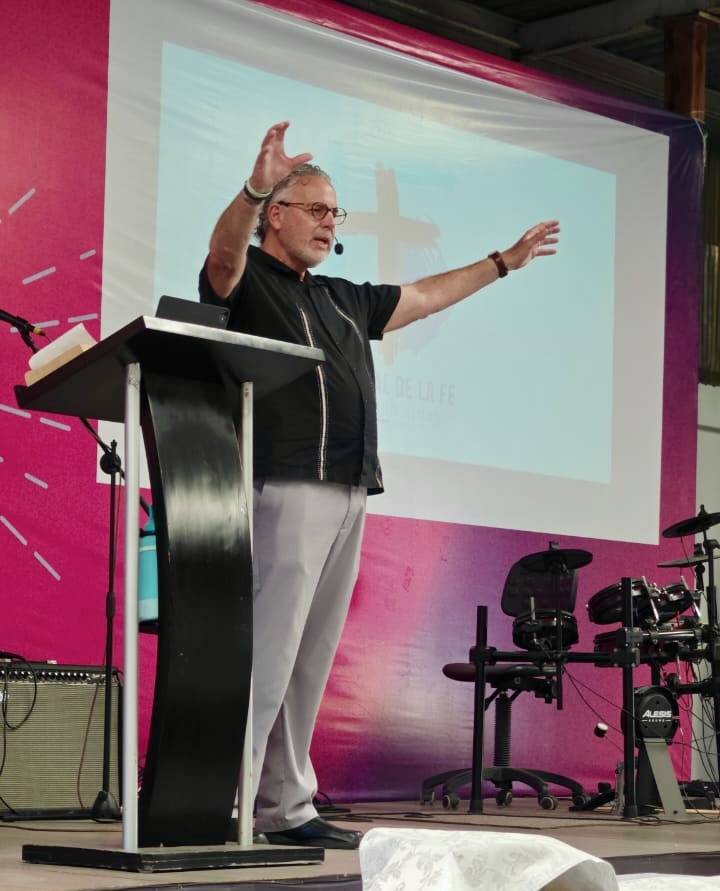 Dave Preaching at Hospital de Fe