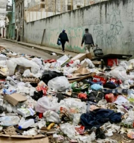 Piles of trash in the street corners of the Havanna