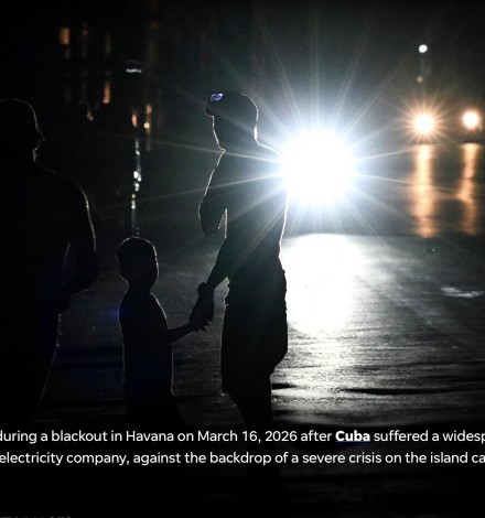 In the dark, resilience shines through. 🇨🇺 📸 Yamil Lage / AFP via Getty Images