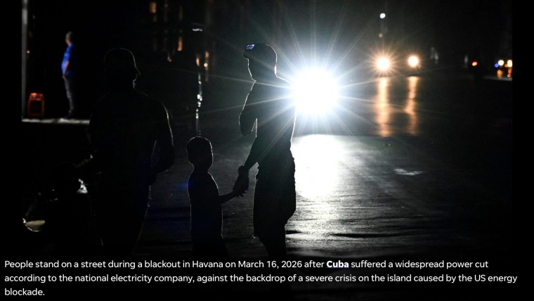 In the dark, resilience shines through. 🇨🇺 📸 Yamil Lage / AFP via Getty Images