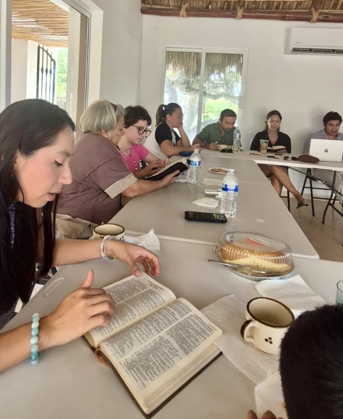 Building authentic relationships and a warm community in the heart of El Tezal. 🤝💙